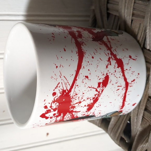 The umbrella academy bloody coffee mug - Picture 3 of 7